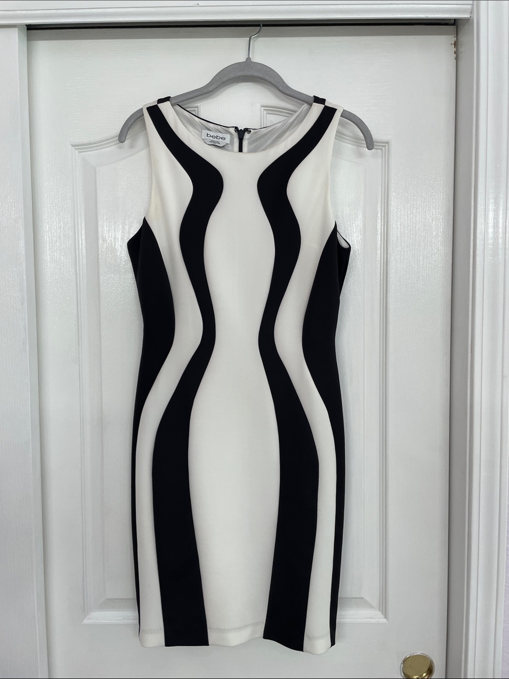 bebe Black and White Sculpted Contour Sheath Dress